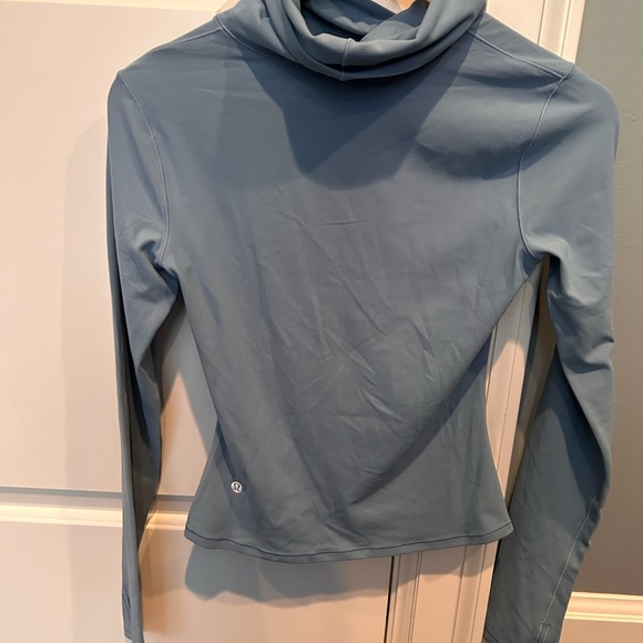 Adorable Lululemon sweater with a twist - Picture 2 of 2